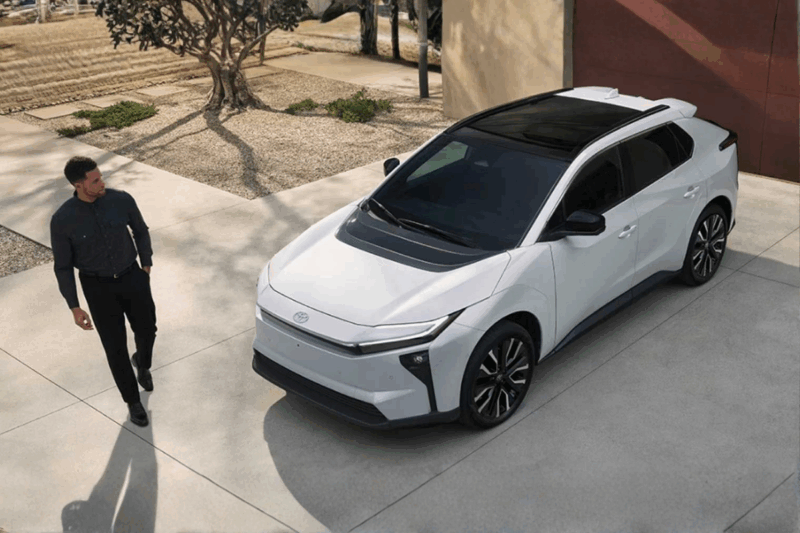 Toyota dévoile sa nouvelle bZ 2026 aux États-Unis avec un connecteur innovant qui intrigue