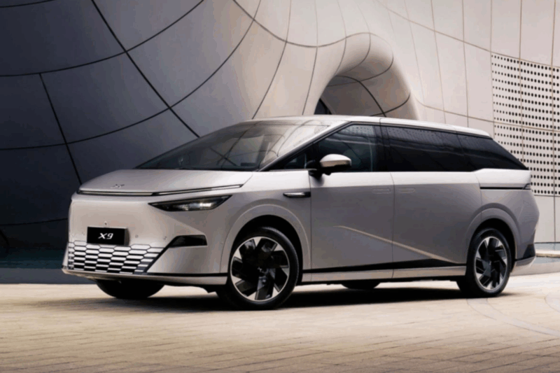 Xpeng envisage de lancer son van électrique X9 en Europe, une nouvelle ère pour la mobilité