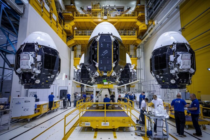 Ligne d'assemblage de satellites chez Airbus &agrave; Toulouse