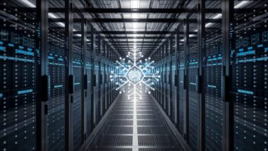 Data center moderne avec éléments d'IA, représentant Snowflake.